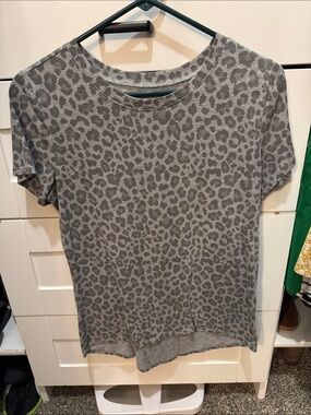 Zoe + Liv Grey Leopard Print Short Sleeve Tee